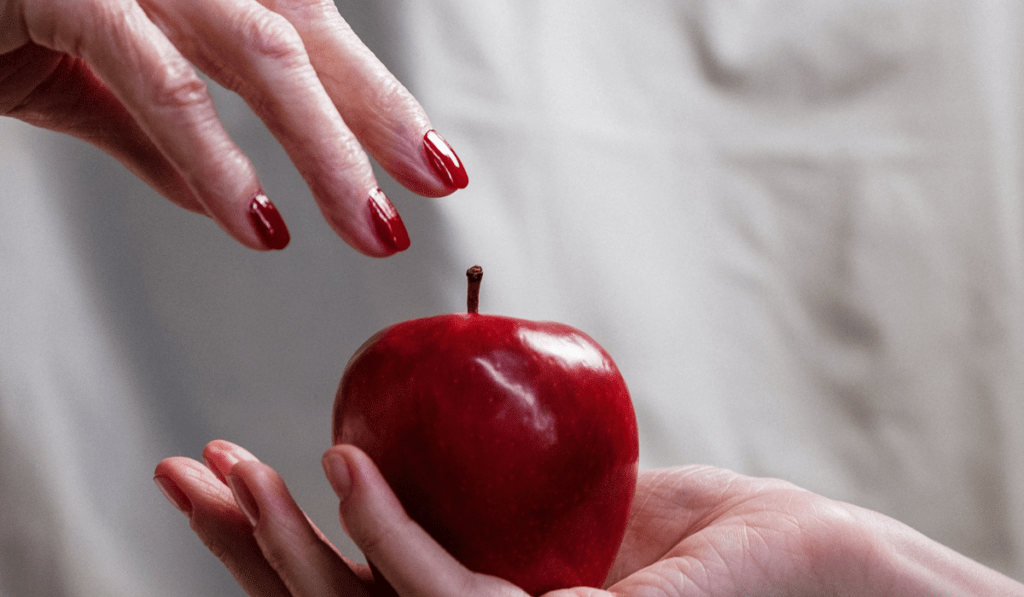 The Untold Story Behind Your Favorite Apple Fruits